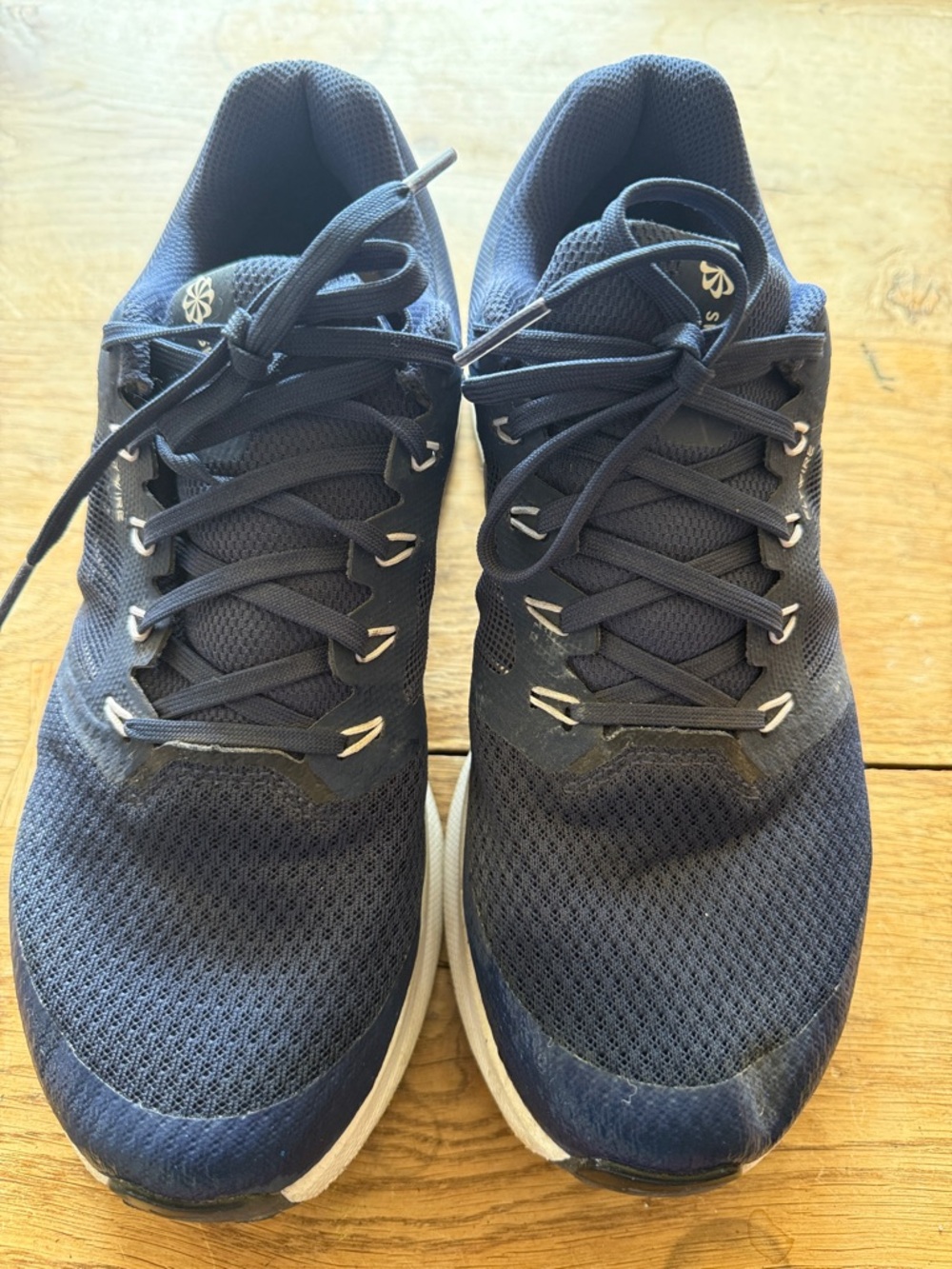 Boys/Mens Nike Running Sneakers size 8 (EU 41)